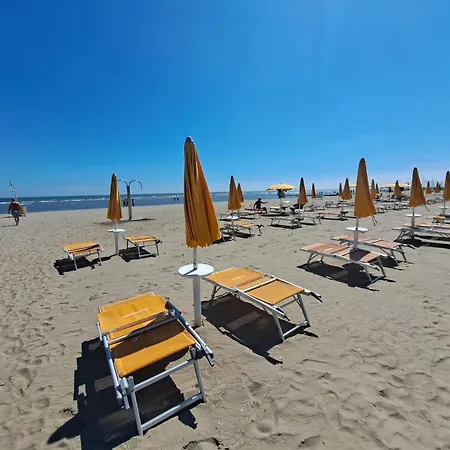 Christina In Strandnähe